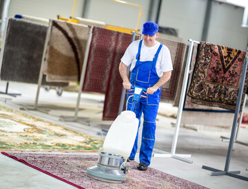 Какие задачи осуществляет клининговая компания Отряд Чистоты при выполнении стирки ковров