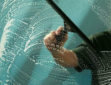 Какие задачи осуществляет клининговая компания Отряд Чистоты при выполнении мытья окон и панорамного остекления